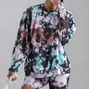 Onzie Boyfriend Sweatshirt in True Romance